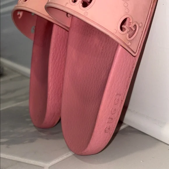Authentic Womens Light Pink Rubber Gucci GG Slides - good used condition sz 38/8 - Picture 2 of 11
